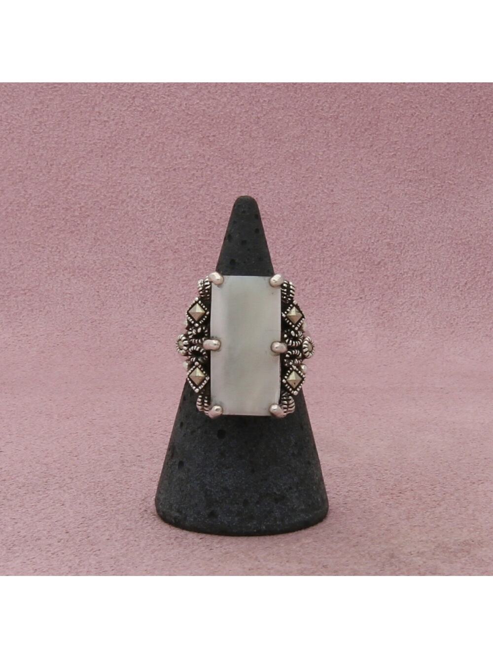 sterling silver marcasite studded mother of pearl ring size 6.5